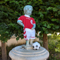 Statue i Bogense klædt på til VM i fodbold 2018